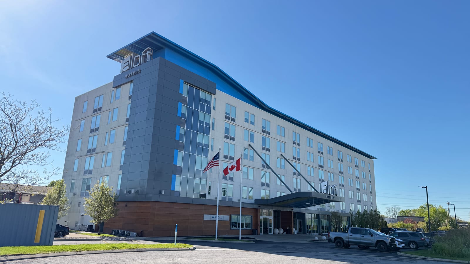 Aloft Buffalo Airport hotel exterior