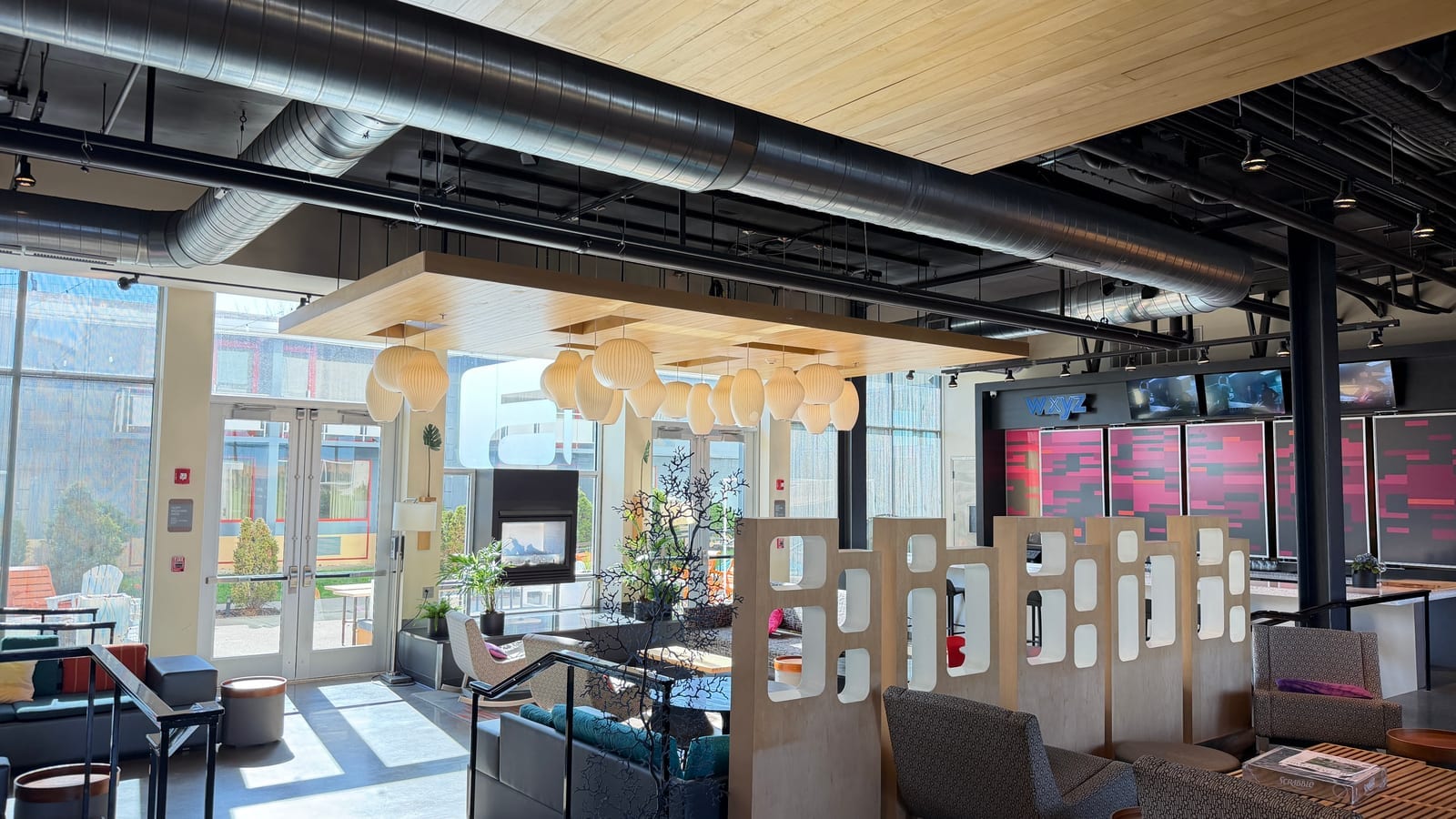 Aloft Buffalo Airport WXYZ Bar