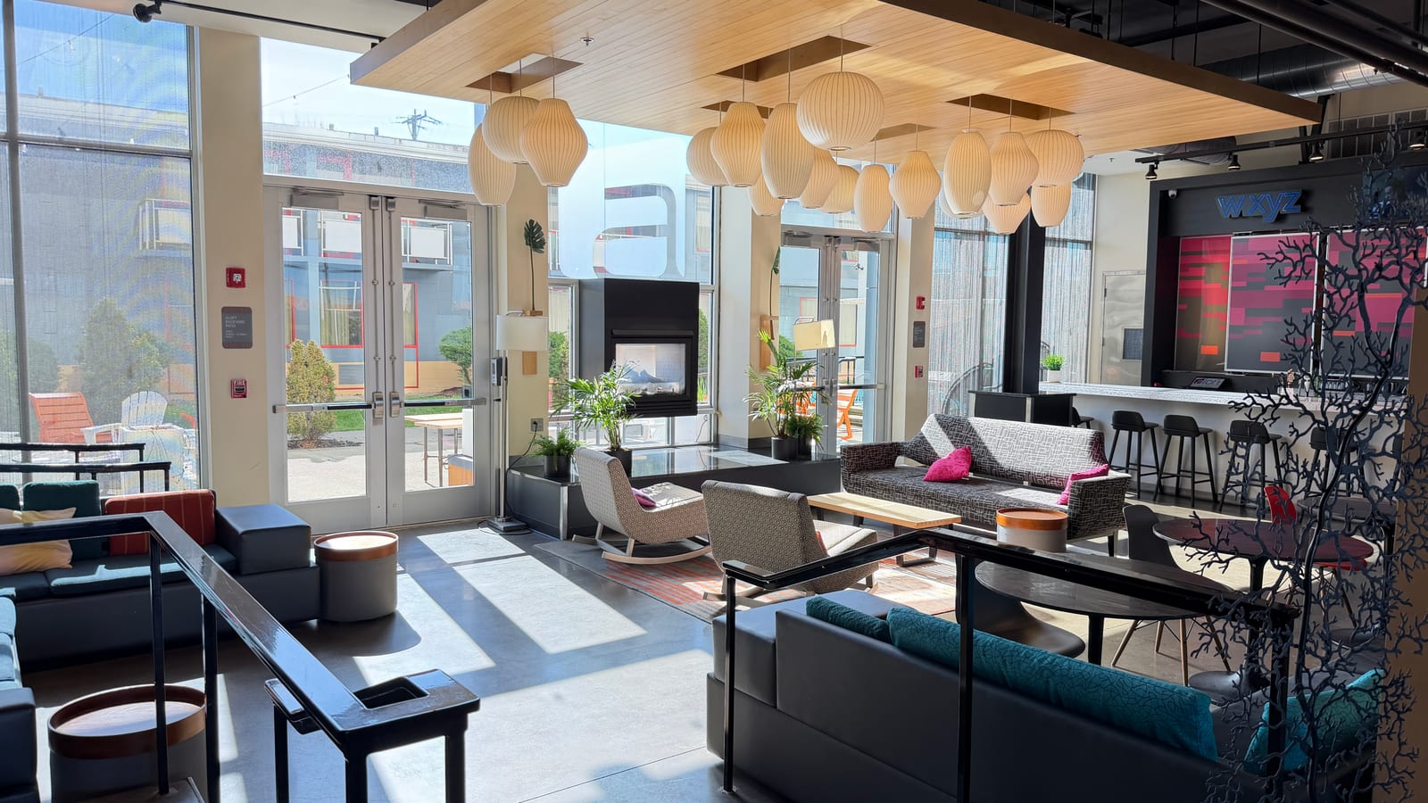 Aloft Buffalo Airport hotel common areas
