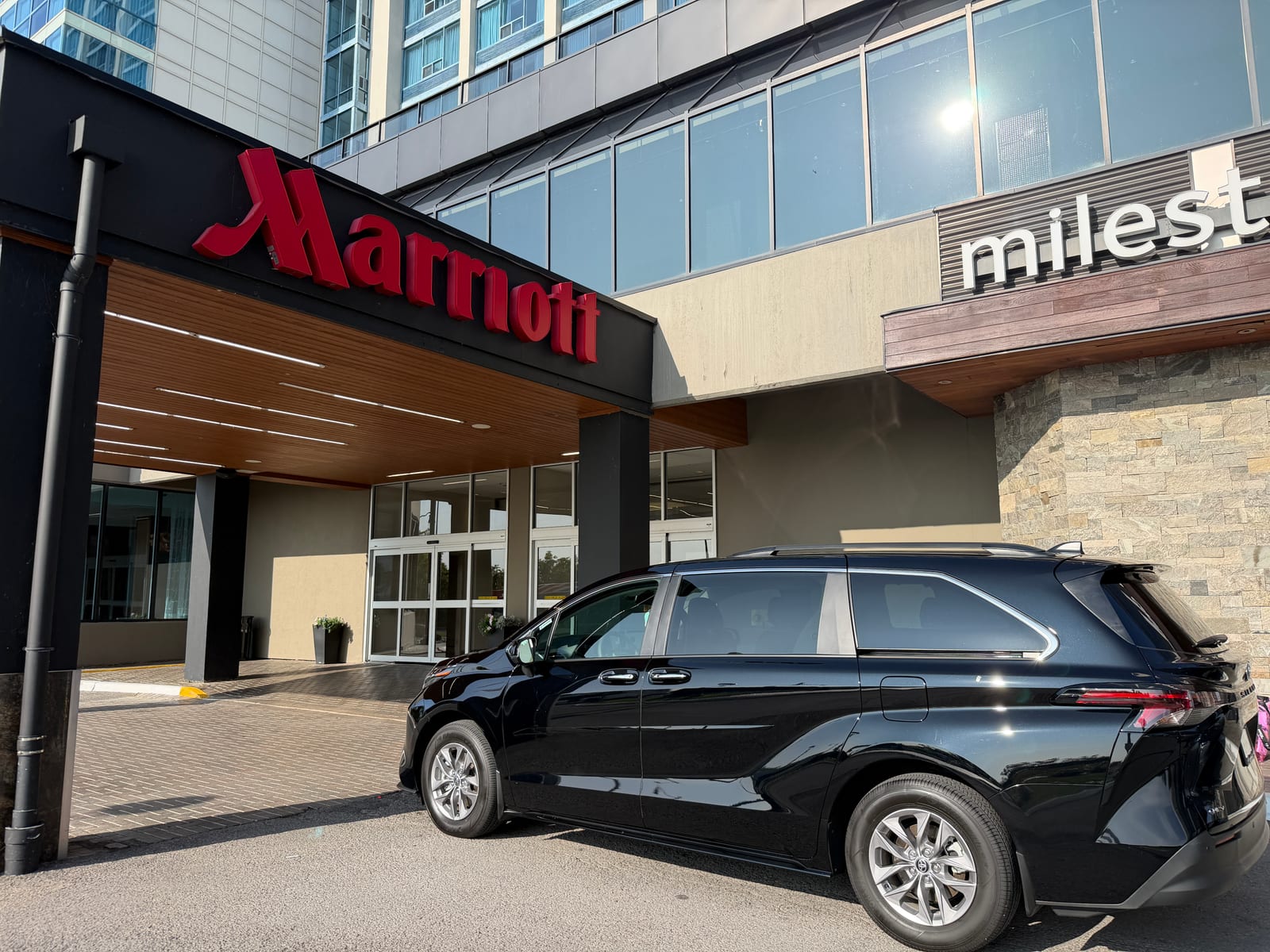 Black Toyota Sienna taxi at a Marriott hotel entrance in Niagara Falls, Ontario