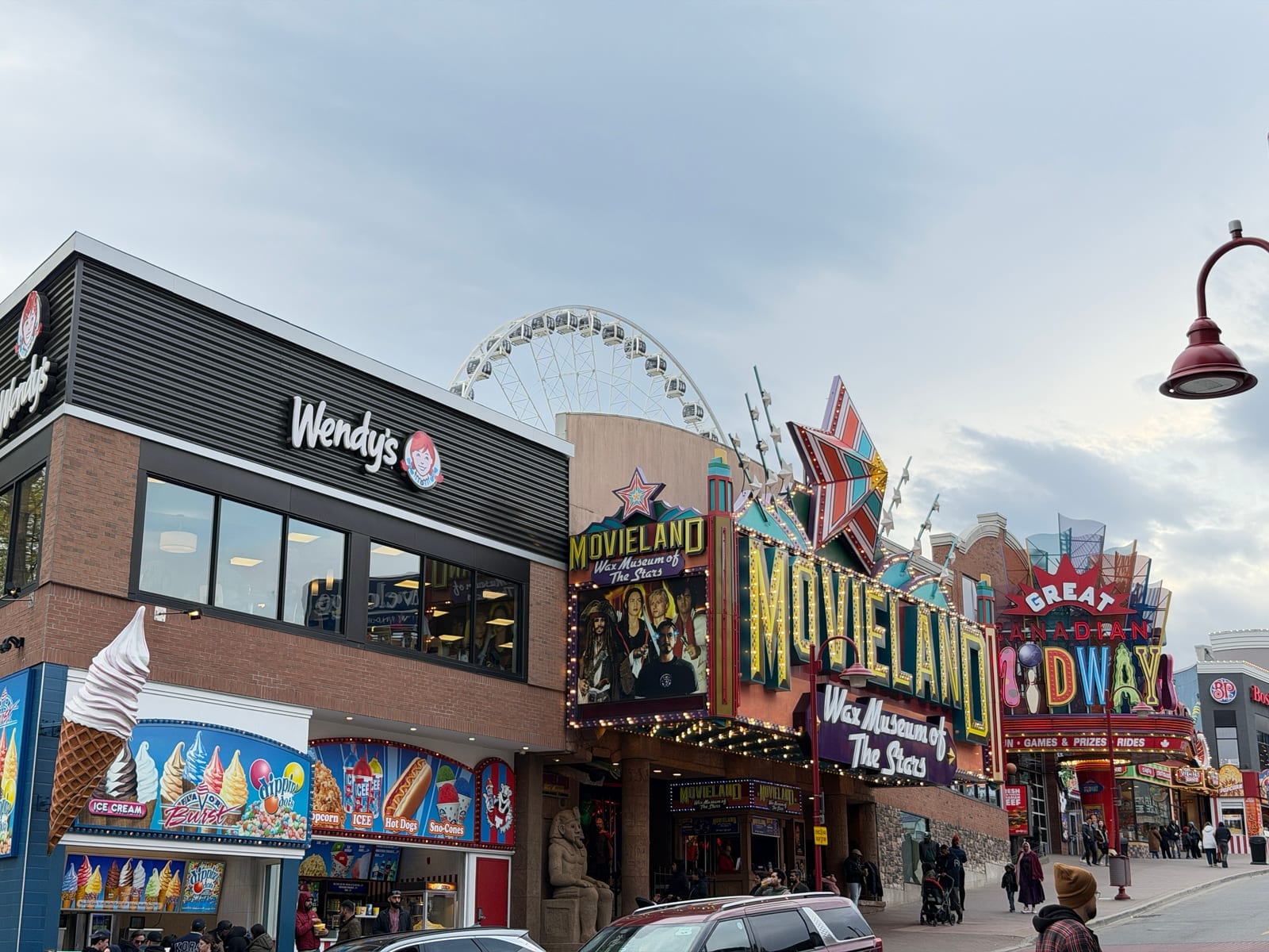 Clifton Hill restaurants and shops
