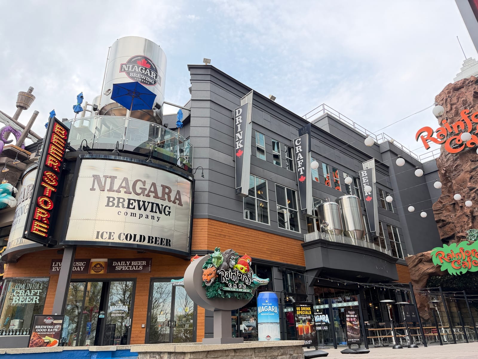 Clifton Hill attractions in Niagara Falls Ontario