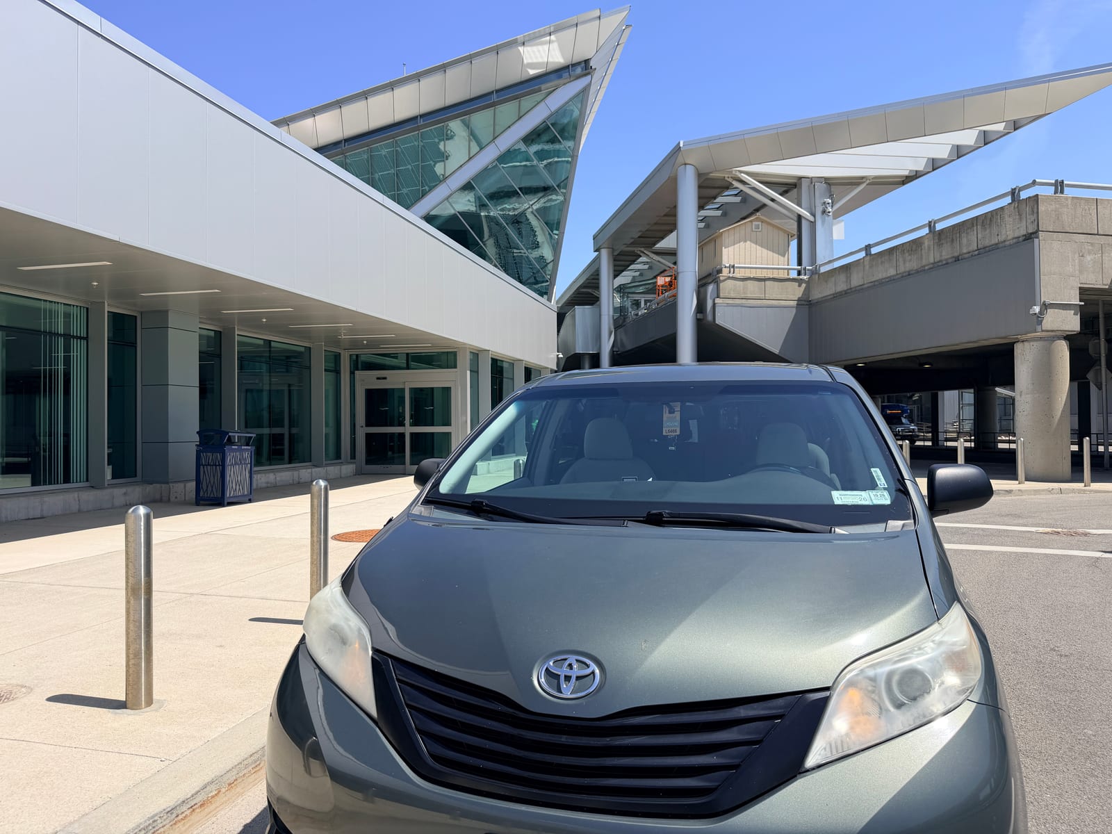 Buffalo Airport exterior limo pickup area
