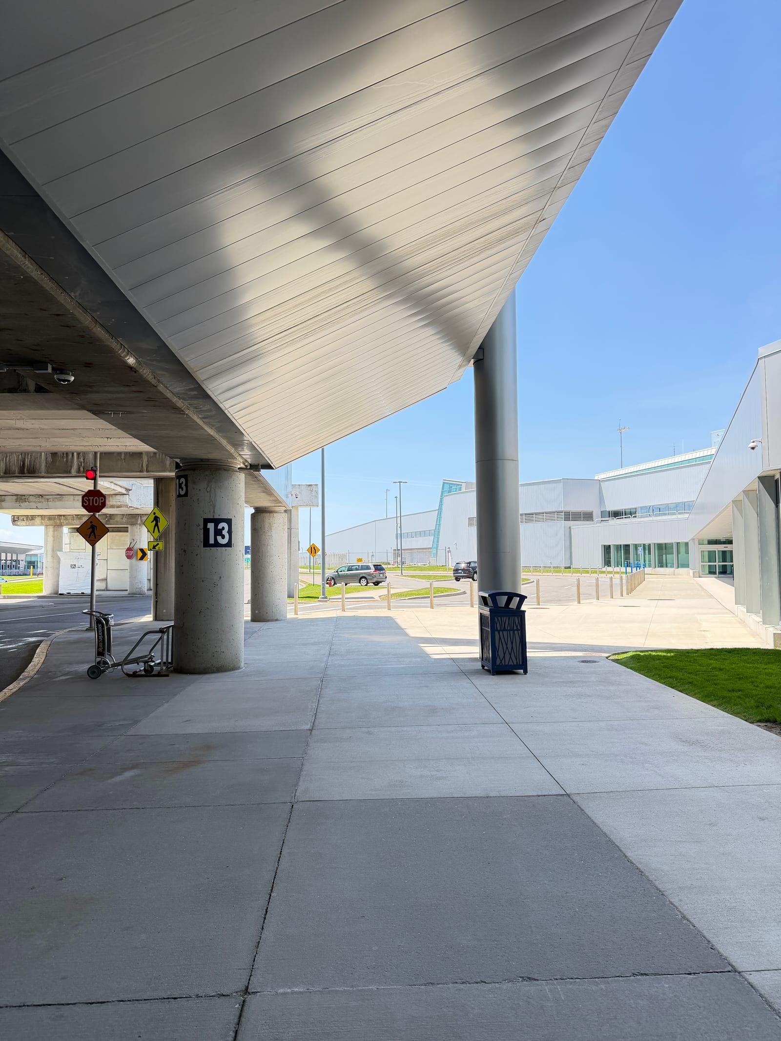 BUF terminal walk to baggage claim