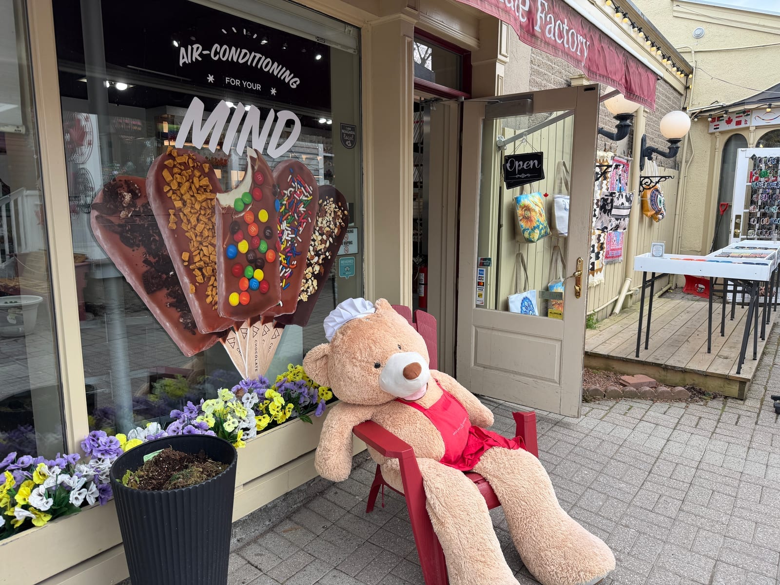Rocky Mountain Chocolate Factory bear chocolate display in Niagara-on-the-Lake