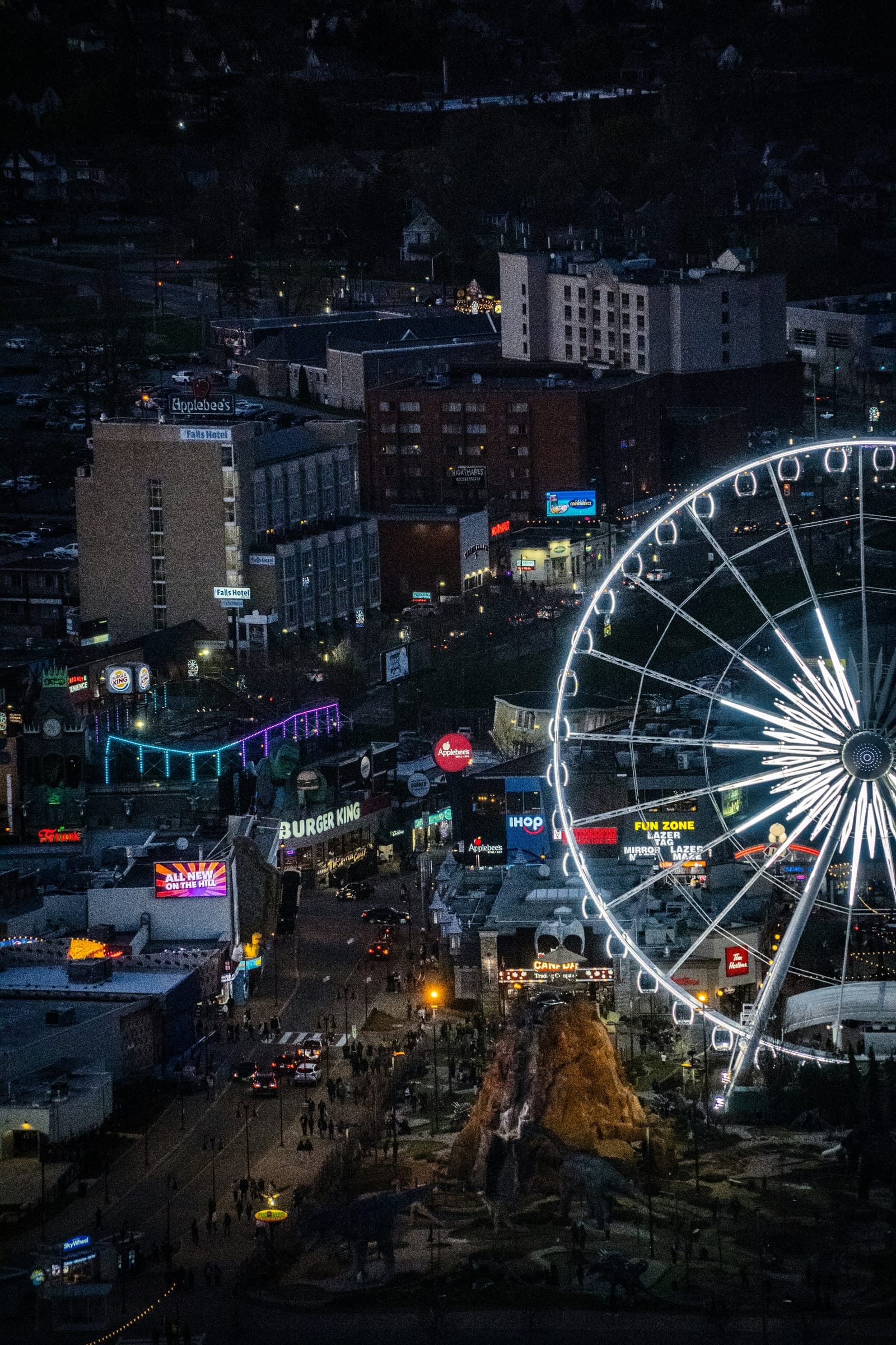 Clifton Hill and the Niagara SkyWheel lit up at night