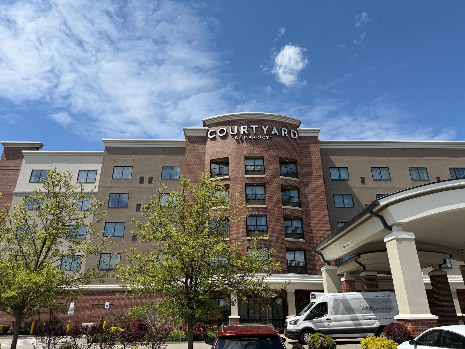 Courtyard Marriott Buffalo Airport guest room