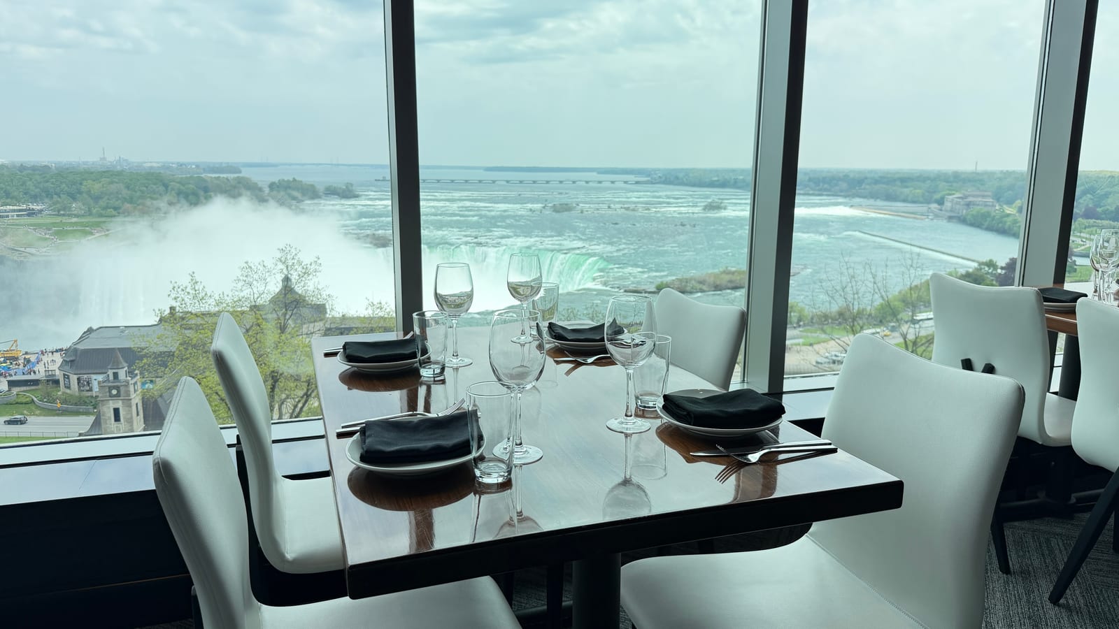 STK Steakhouse Niagara Falls bar area
