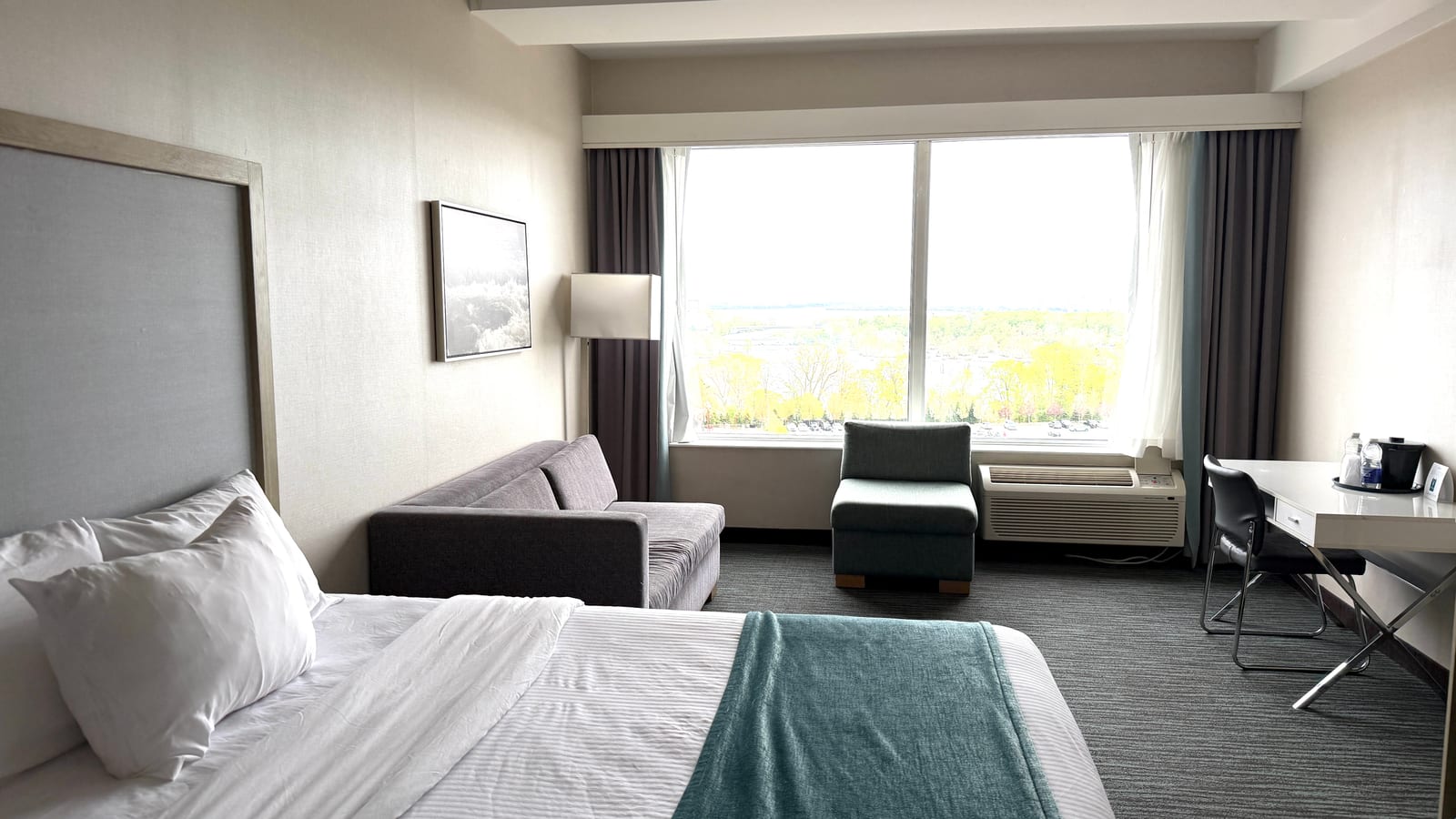 Vittoria Hotel Niagara Falls room amenities