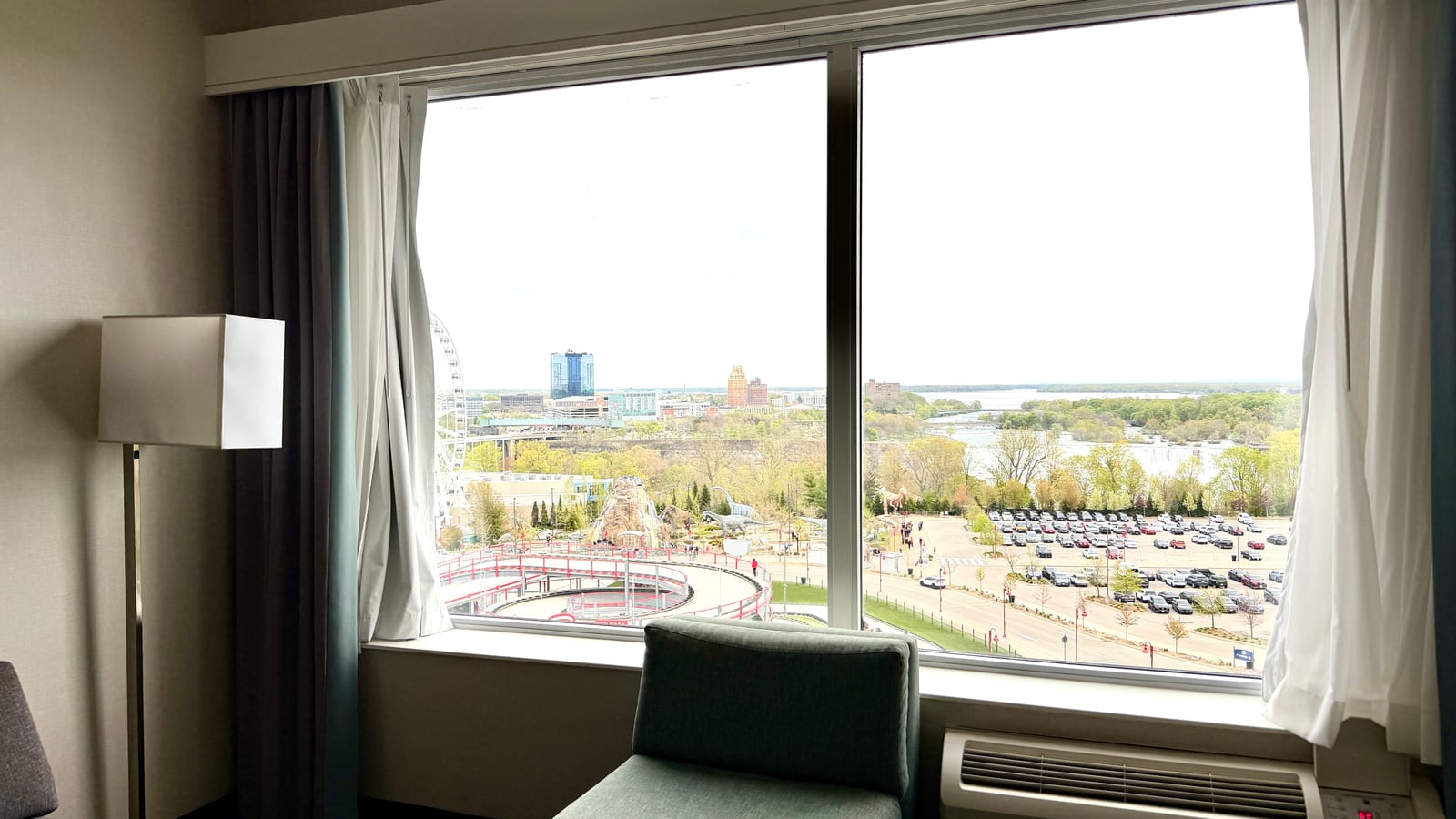Vittoria Hotel and Suites Niagara Falls exterior