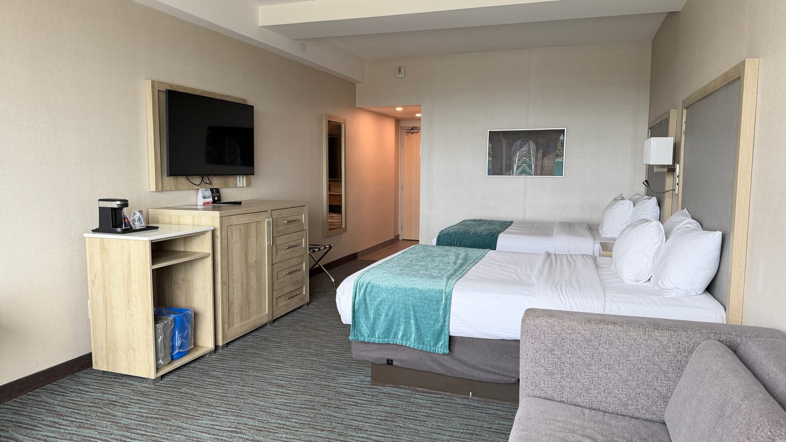 Vittoria Hotel Niagara Falls room with falls view